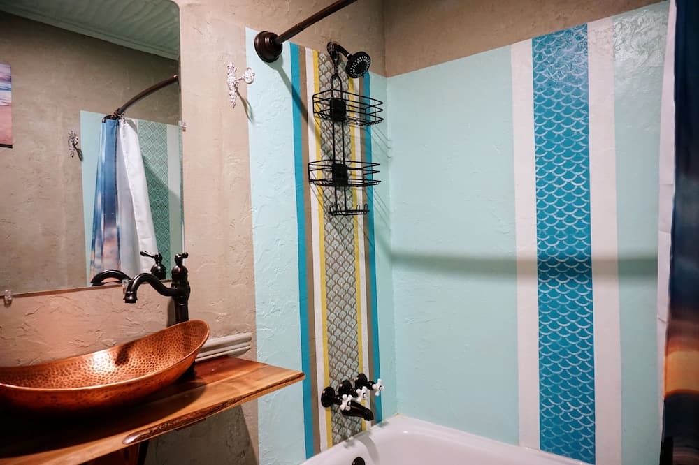 Photo of Bathroom in Yankeetown
