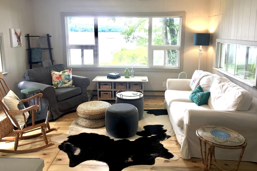 Photo of Livingroom in Armour