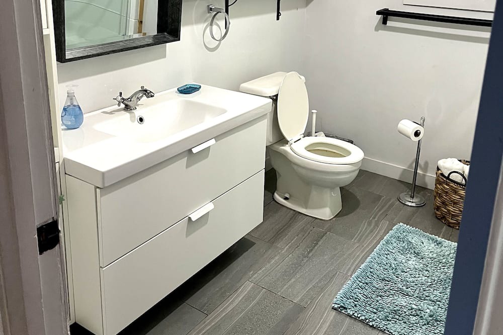 Photo of Bathroom in Armour