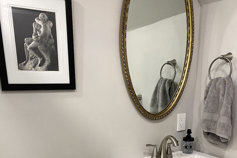 Photo of Bathroom in Garden District