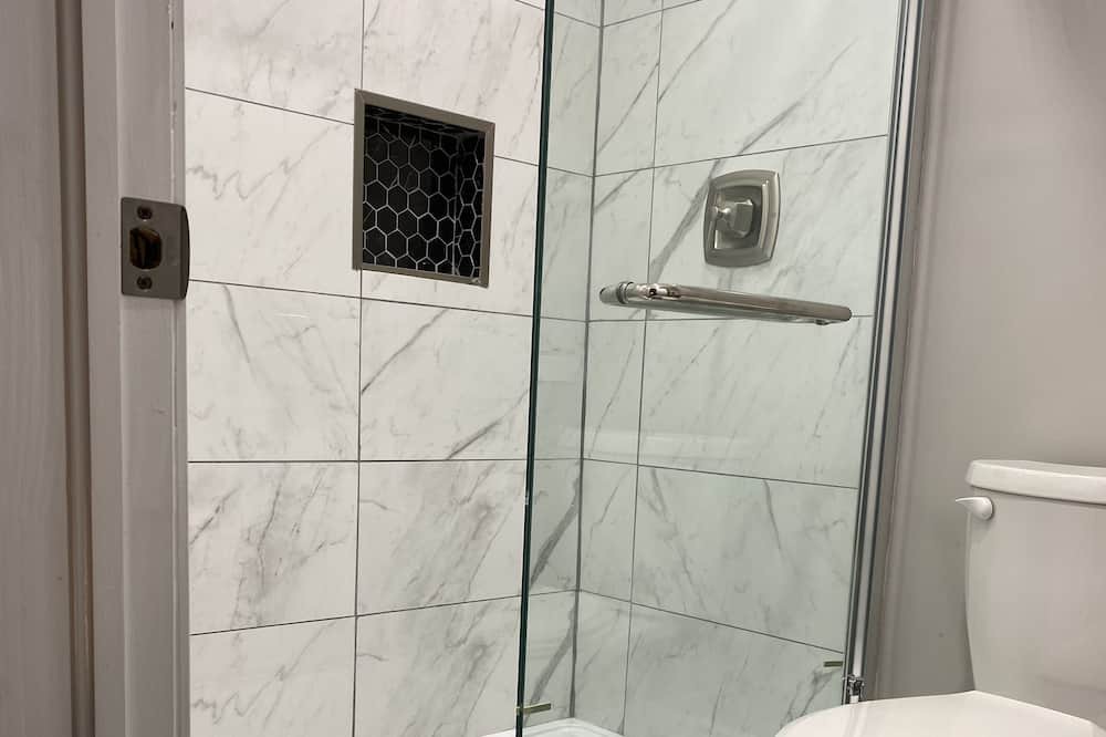 Photo of Bathroom in Garden District