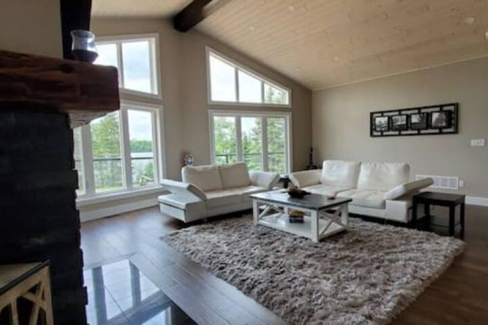 Photo of Livingroom in Armour