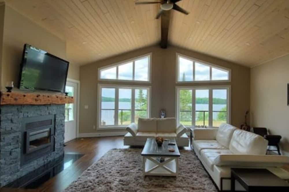 Photo of Livingroom in Armour