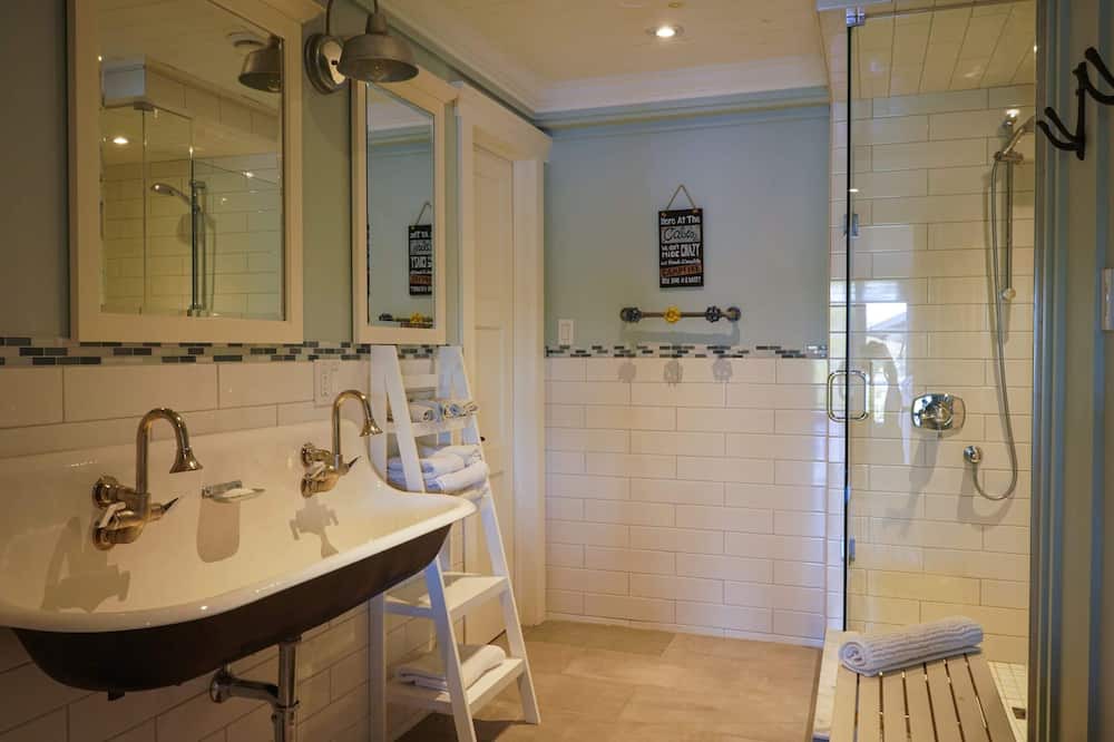 Photo of Bathroom in Georgian Bay