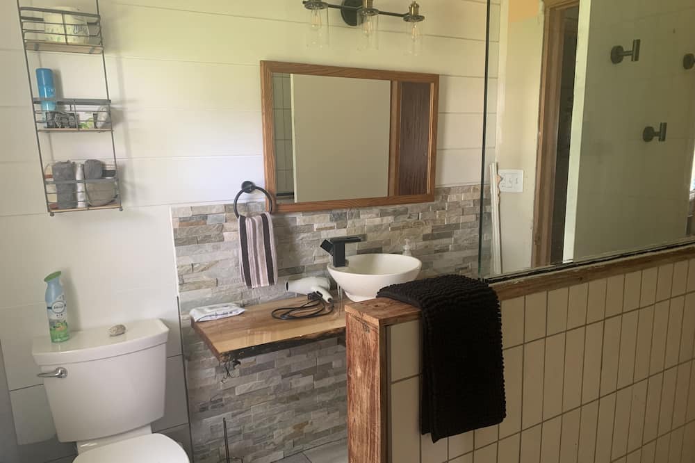 Photo of Bathroom in Chatsworth