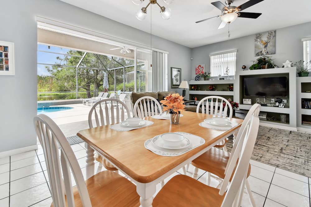 Photo of Bedroom in Sunset Lakes