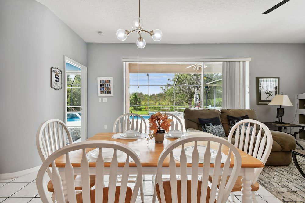 Photo of Bedroom in Sunset Lakes