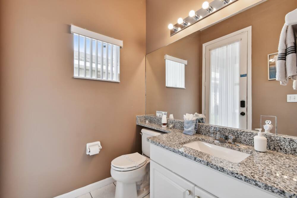 Photo of Bathroom in Sunset Lakes