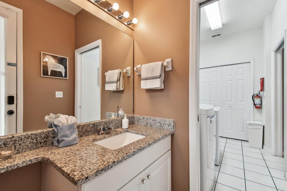 Photo of Bathroom in Sunset Lakes