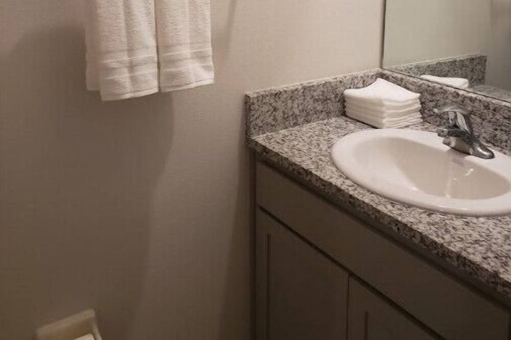 Photo of Bathroom in Wimauma