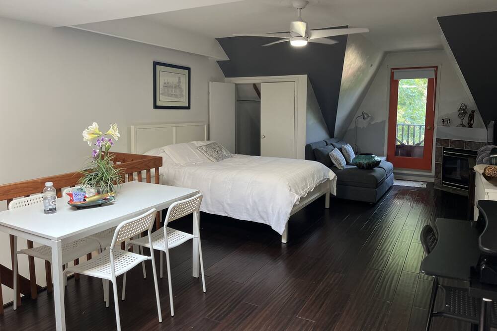 Photo of Bedroom in Cabbagetown