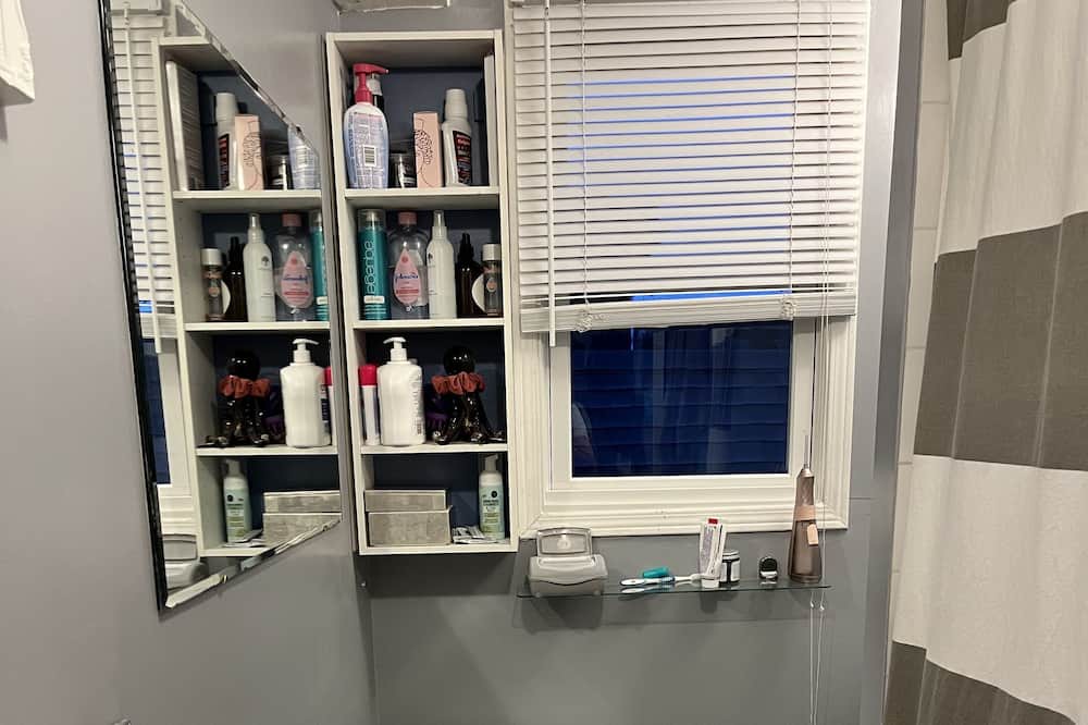 Photo of Bathroom in Cabbagetown