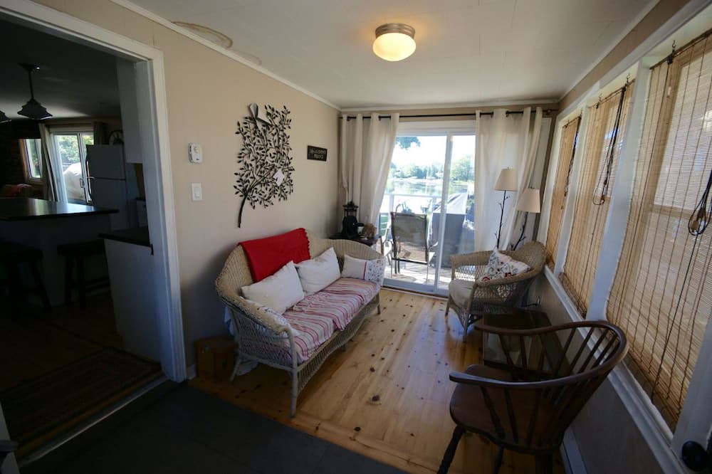 Photo of Livingroom in Cameron