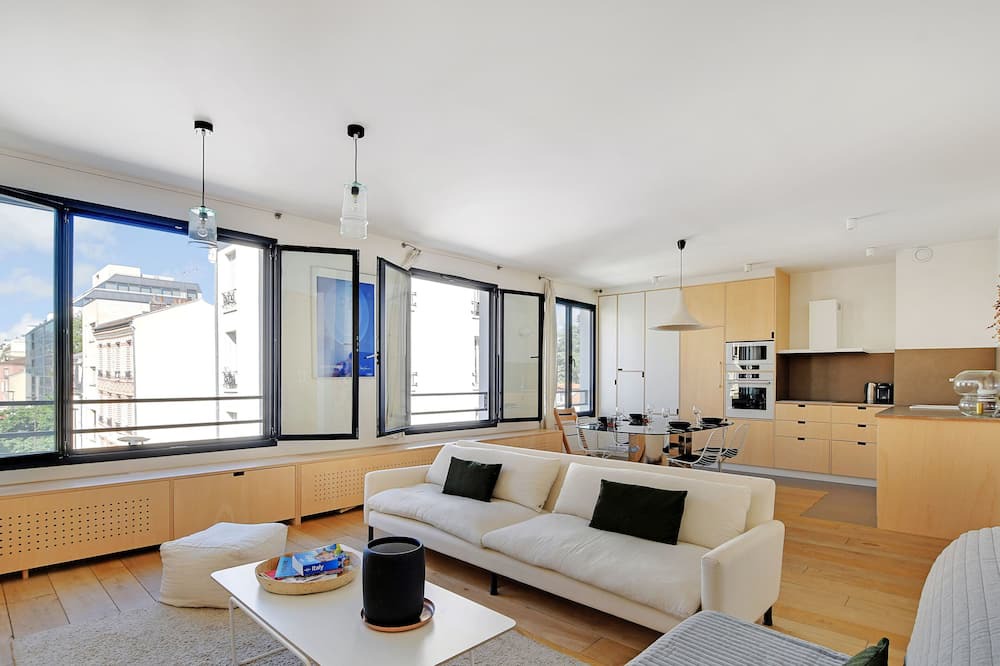 Photo of Livingroom in Republique–Point-du-Jour