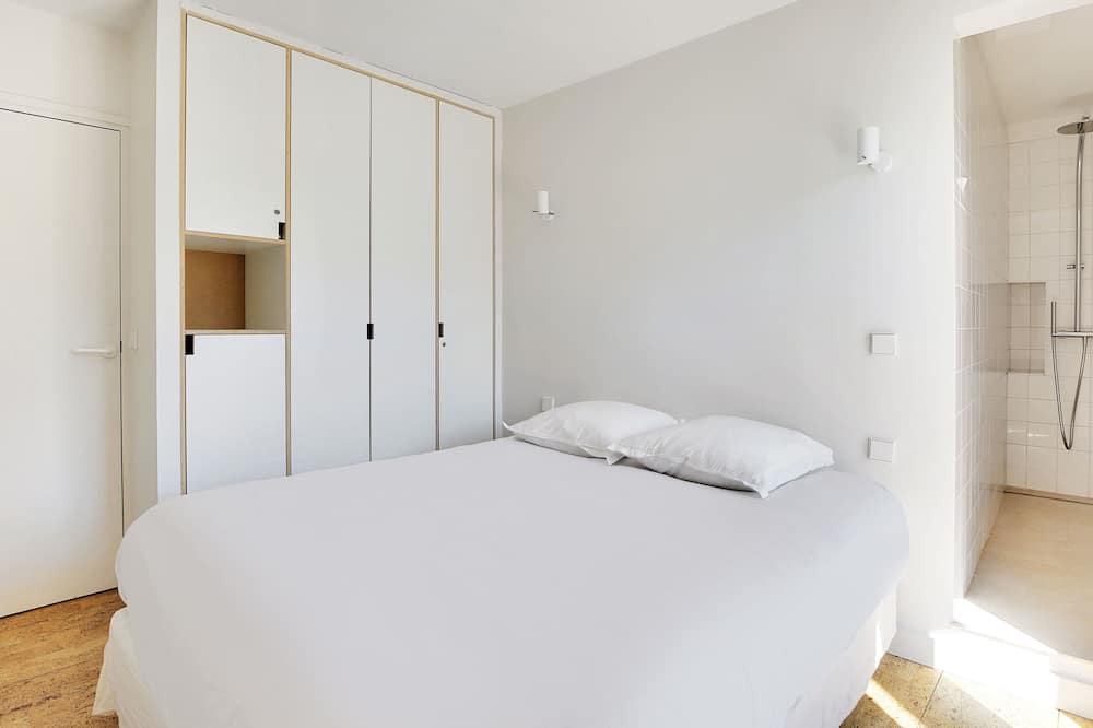 Photo of Bedroom in Republique–Point-du-Jour