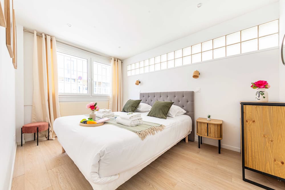 Photo of Bedroom in Republique–Point-du-Jour