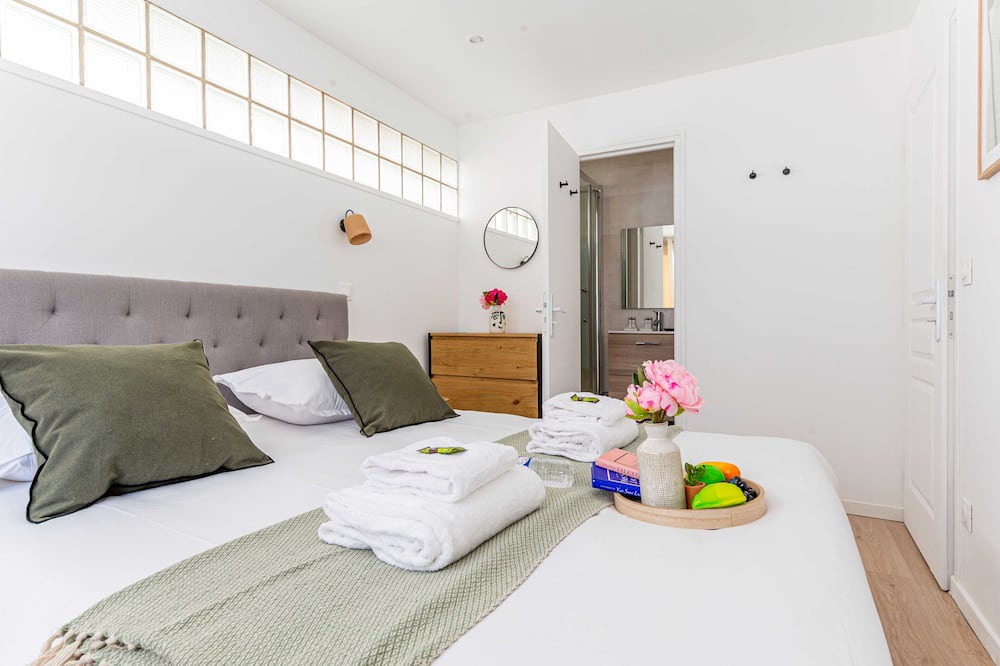 Photo of Bedroom in Republique–Point-du-Jour