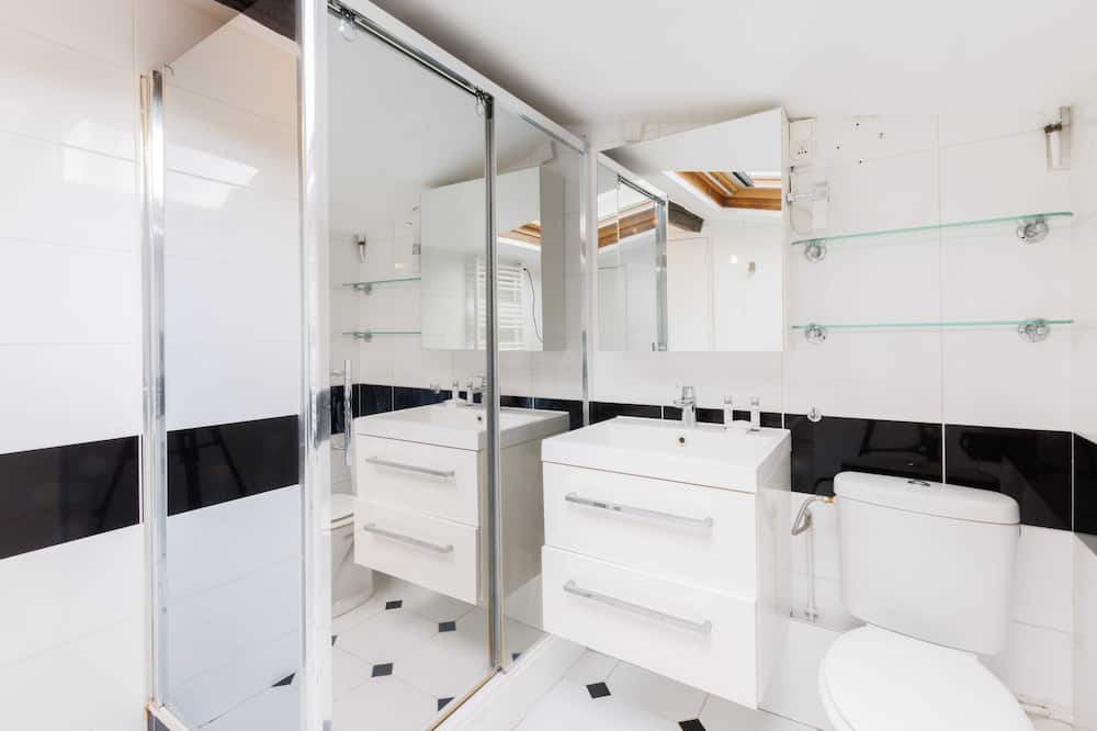 Photo of Bathroom in 19th Arrondissement