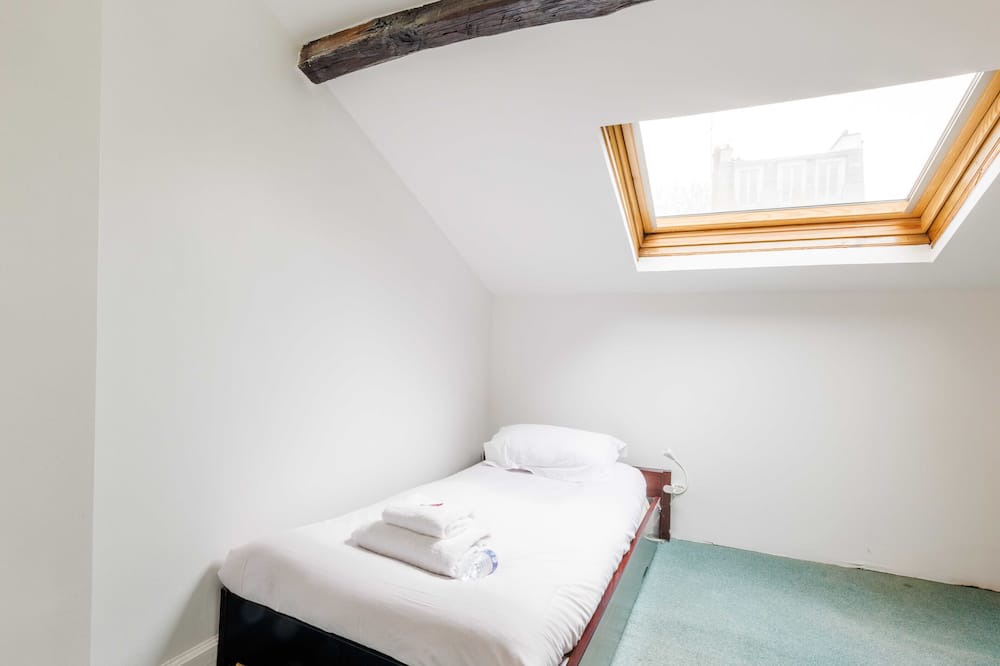 Photo of Bedroom in 19th Arrondissement