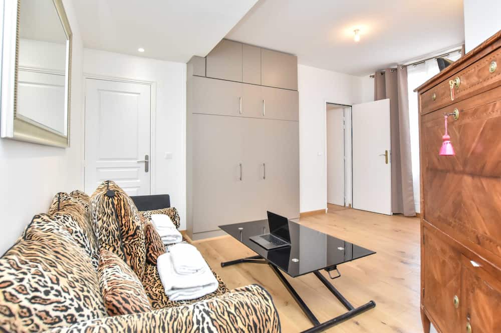Photo of Livingroom in Champs-Elysees