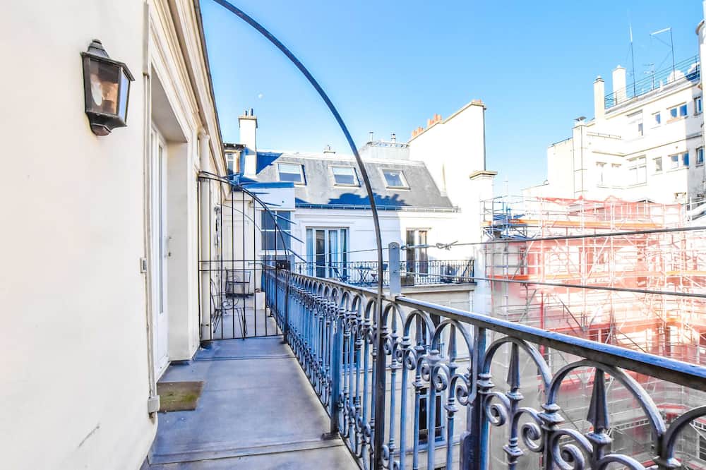 Photo of Outdoor in Champs-Elysees