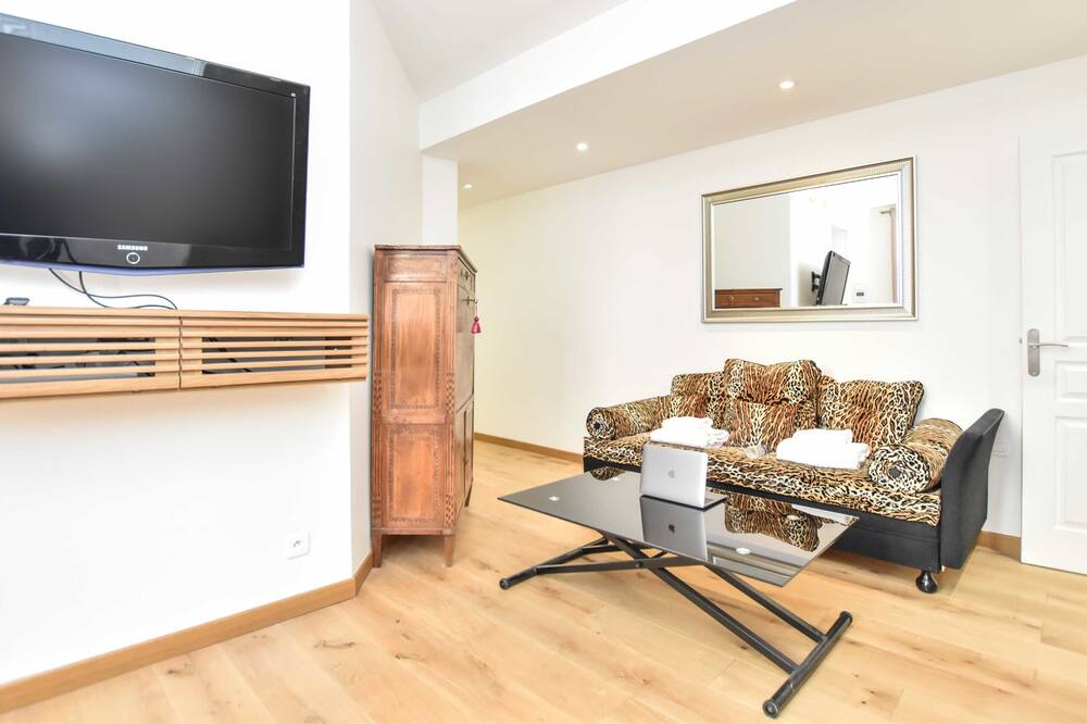 Photo of Livingroom in Champs-Elysees