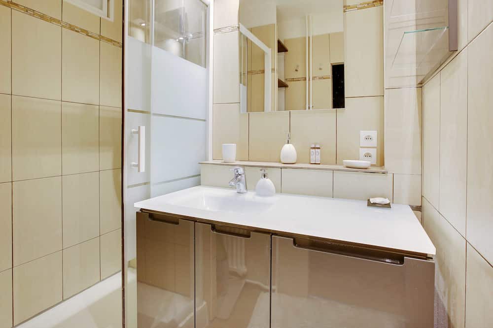 Photo of Bathroom in Plateau - Mont-Valerien