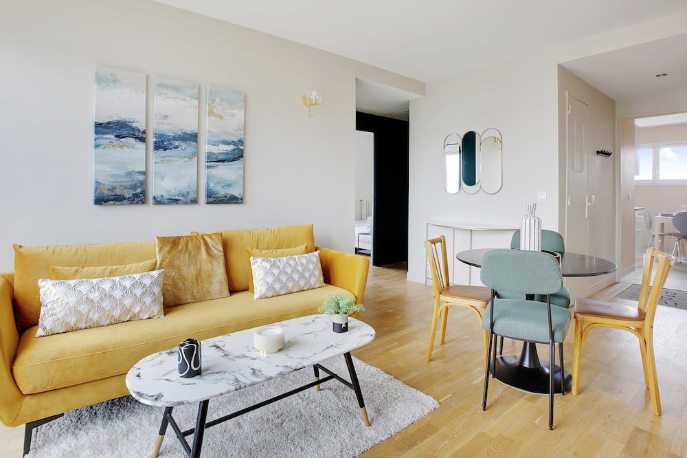 Photo of Livingroom in Plateau - Mont-Valerien