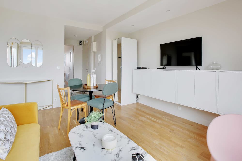 Photo of Livingroom in Plateau - Mont-Valerien