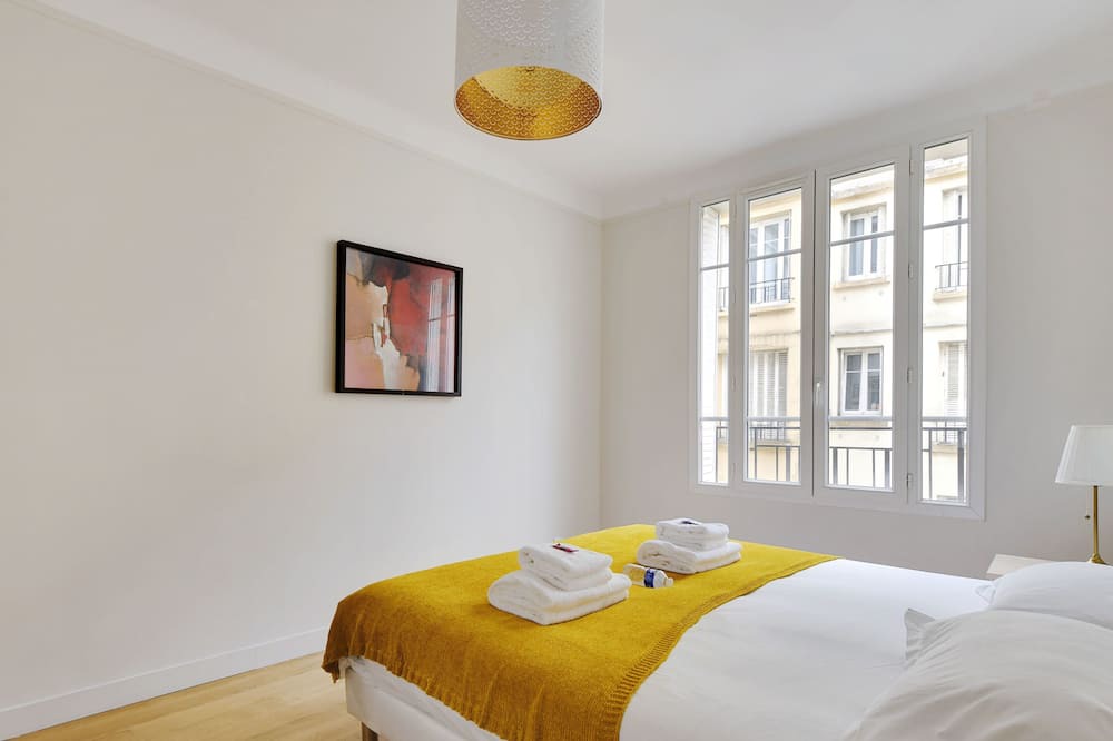 Photo of Bedroom in Republique–Point-du-Jour