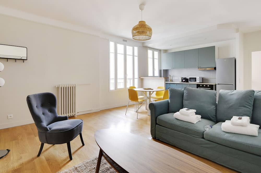 Photo of Livingroom in Republique–Point-du-Jour