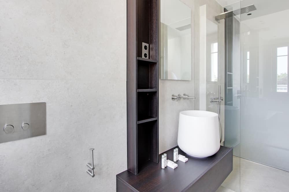 Photo of Bathroom in Saint-Lambert