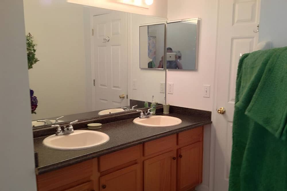 Photo of Bathroom in Florida Pines
