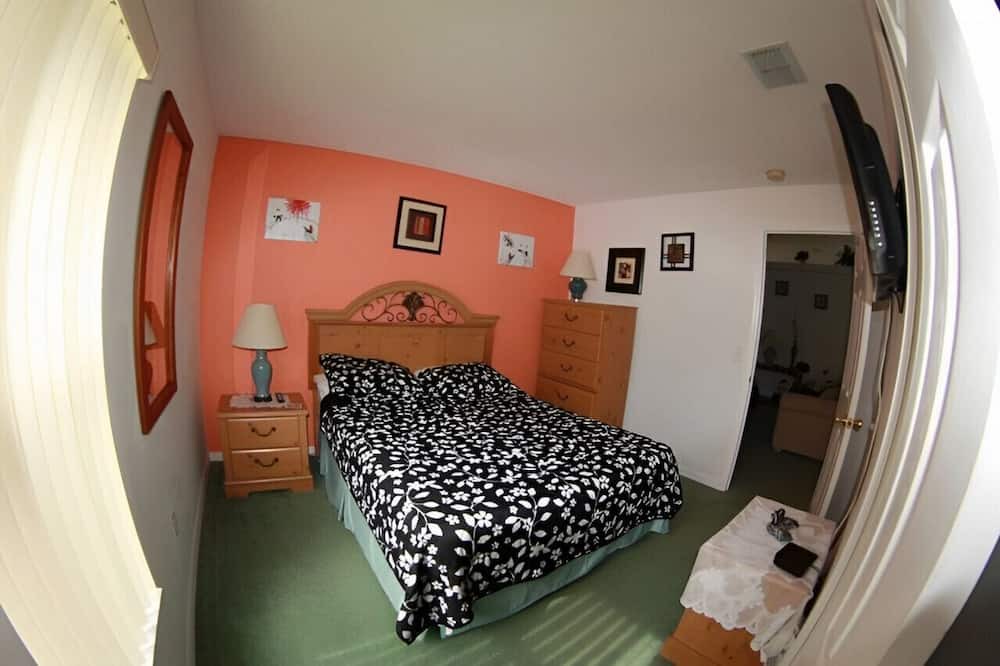 Photo of Bedroom in Florida Pines