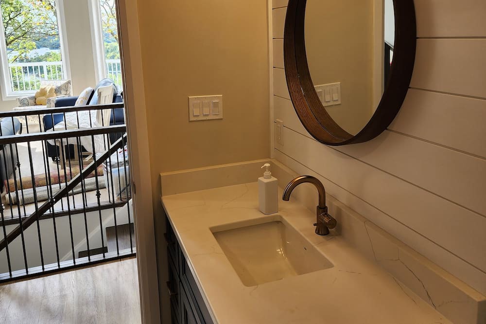 Photo of Bathroom in Armour