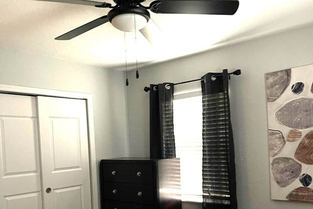 Photo of Bedroom in Carver City - Lincoln Gardens