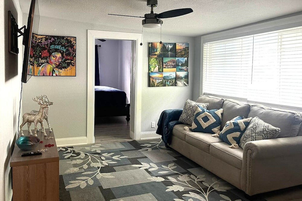 Photo of Livingroom in Carver City - Lincoln Gardens