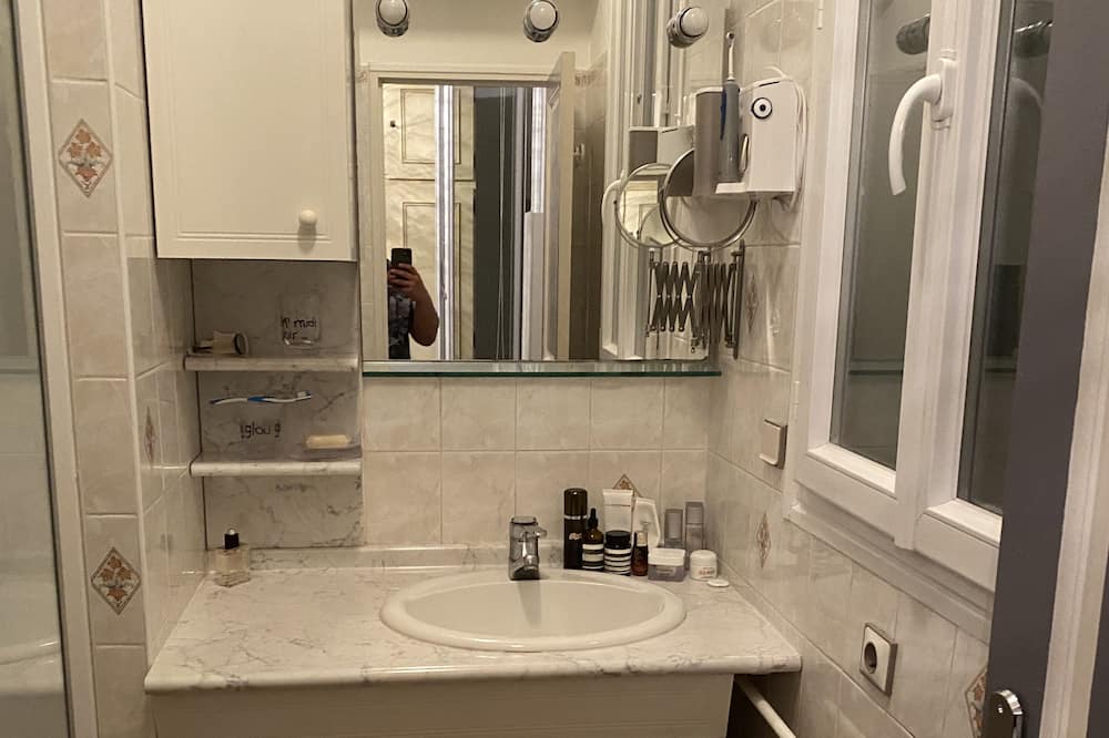 Photo of Bathroom in Croulebarbe