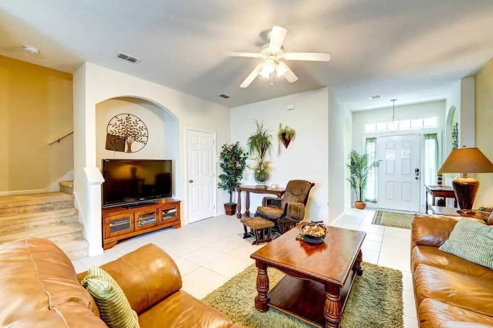 Photo of Livingroom in Trafalgar Village