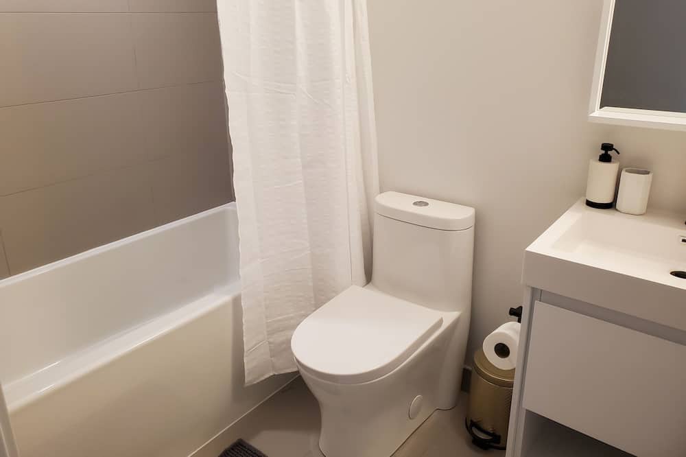Photo of Bathroom in Fashion District