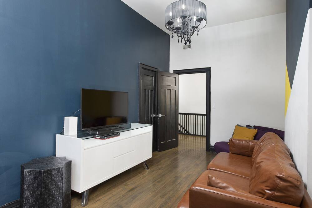 Photo of Livingroom in Fashion District