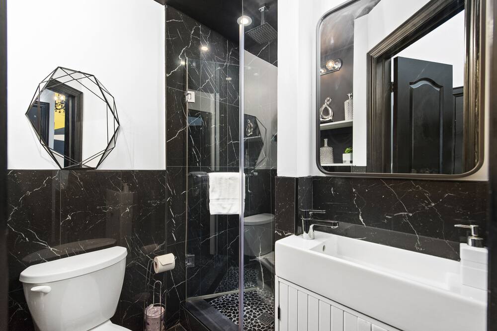Photo of Bathroom in Fashion District