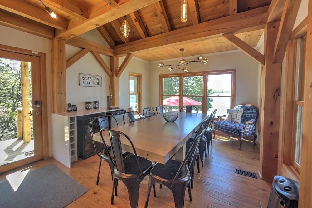 Photo of Livingroom in Tay Valley