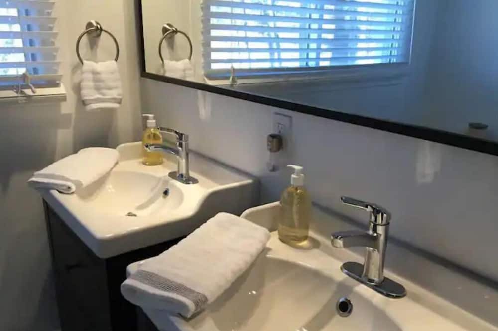 Photo of Bathroom in L'Amable
