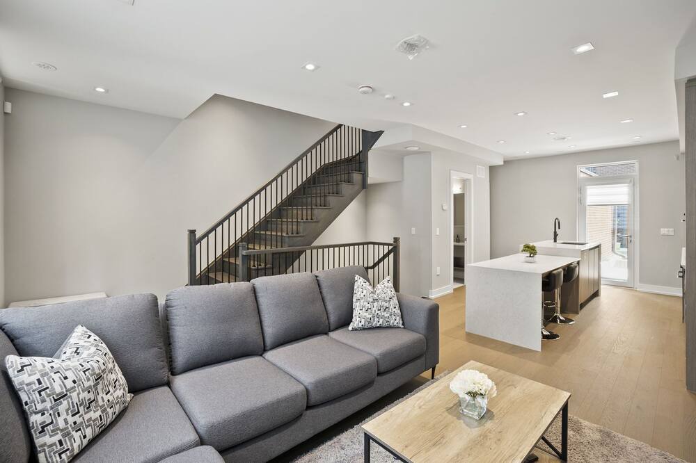 Photo of Livingroom in Church and Wellesley