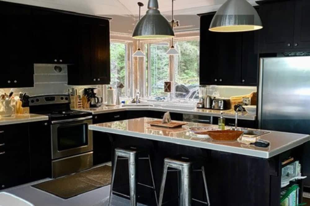 Photo of Kitchen in Byng Inlet
