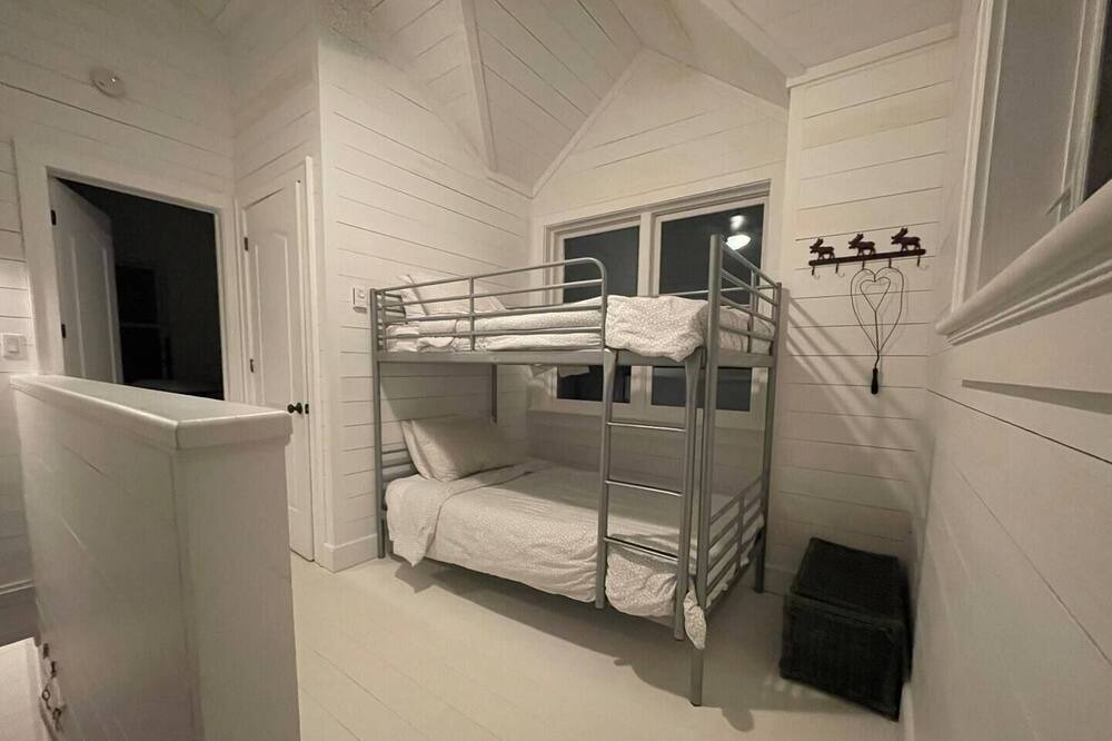 Photo of Bedroom in Byng Inlet