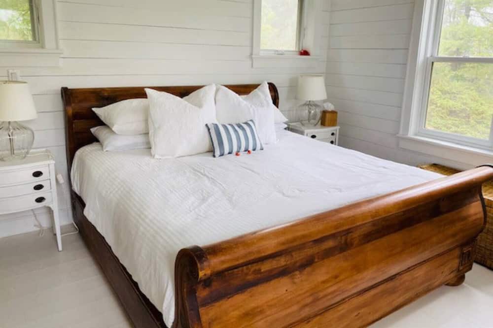 Photo of Bedroom in Byng Inlet