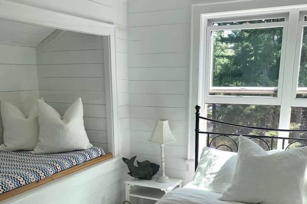 Photo of Bedroom in Byng Inlet