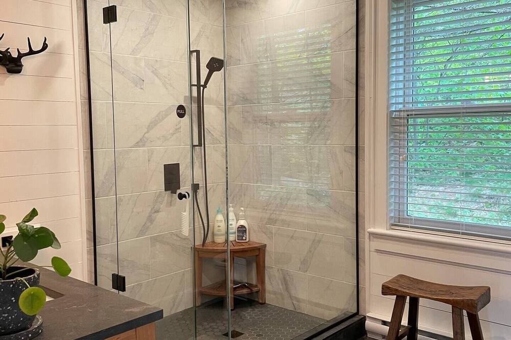 Photo of Bathroom in Byng Inlet
